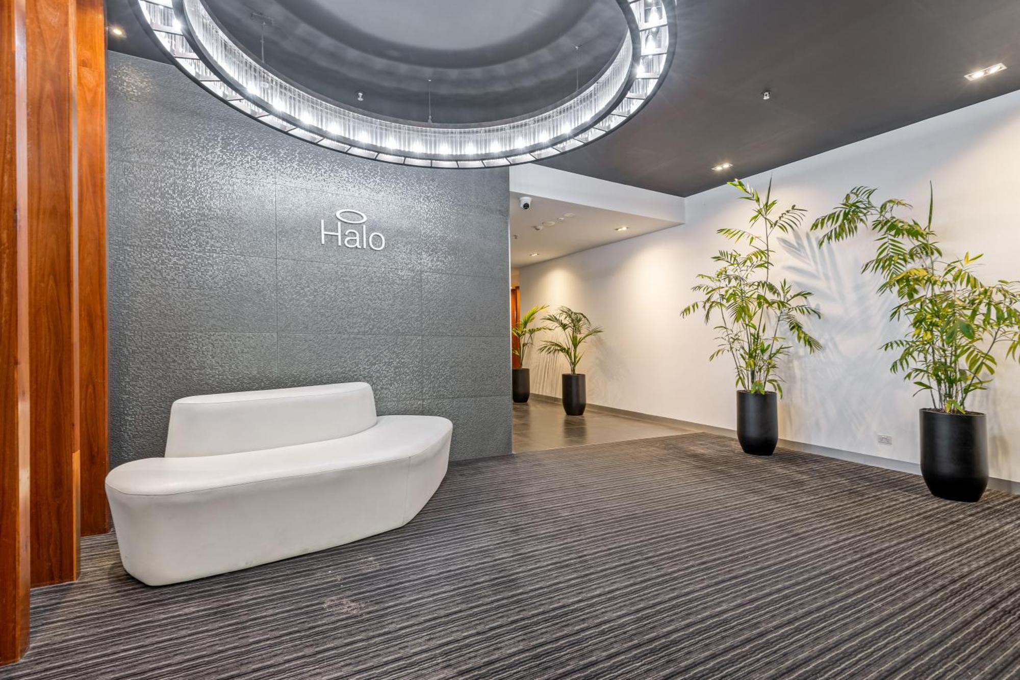 Complete Host Halo Apartments Melbourne Exteriör bild
