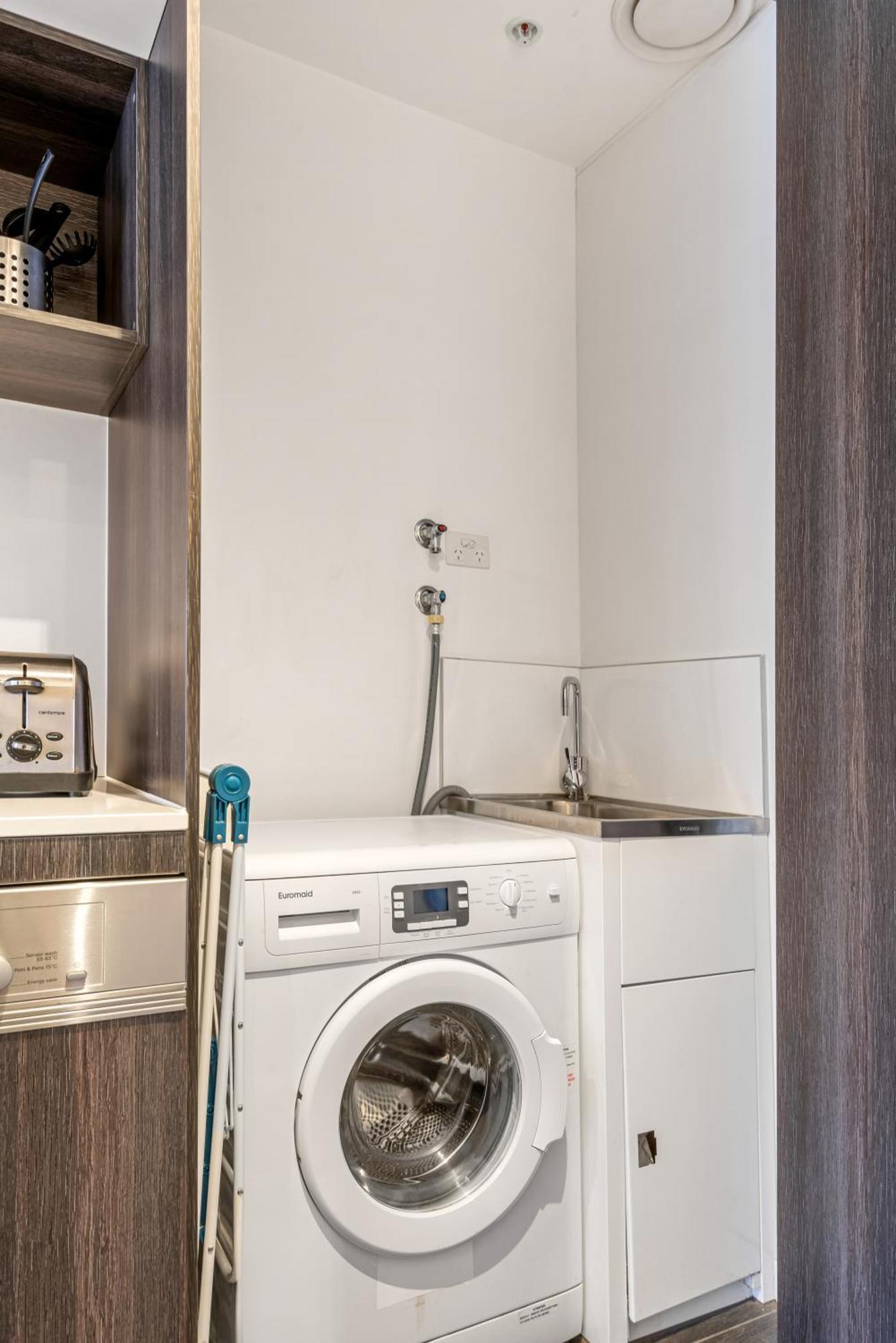Complete Host Halo Apartments Melbourne Rum bild