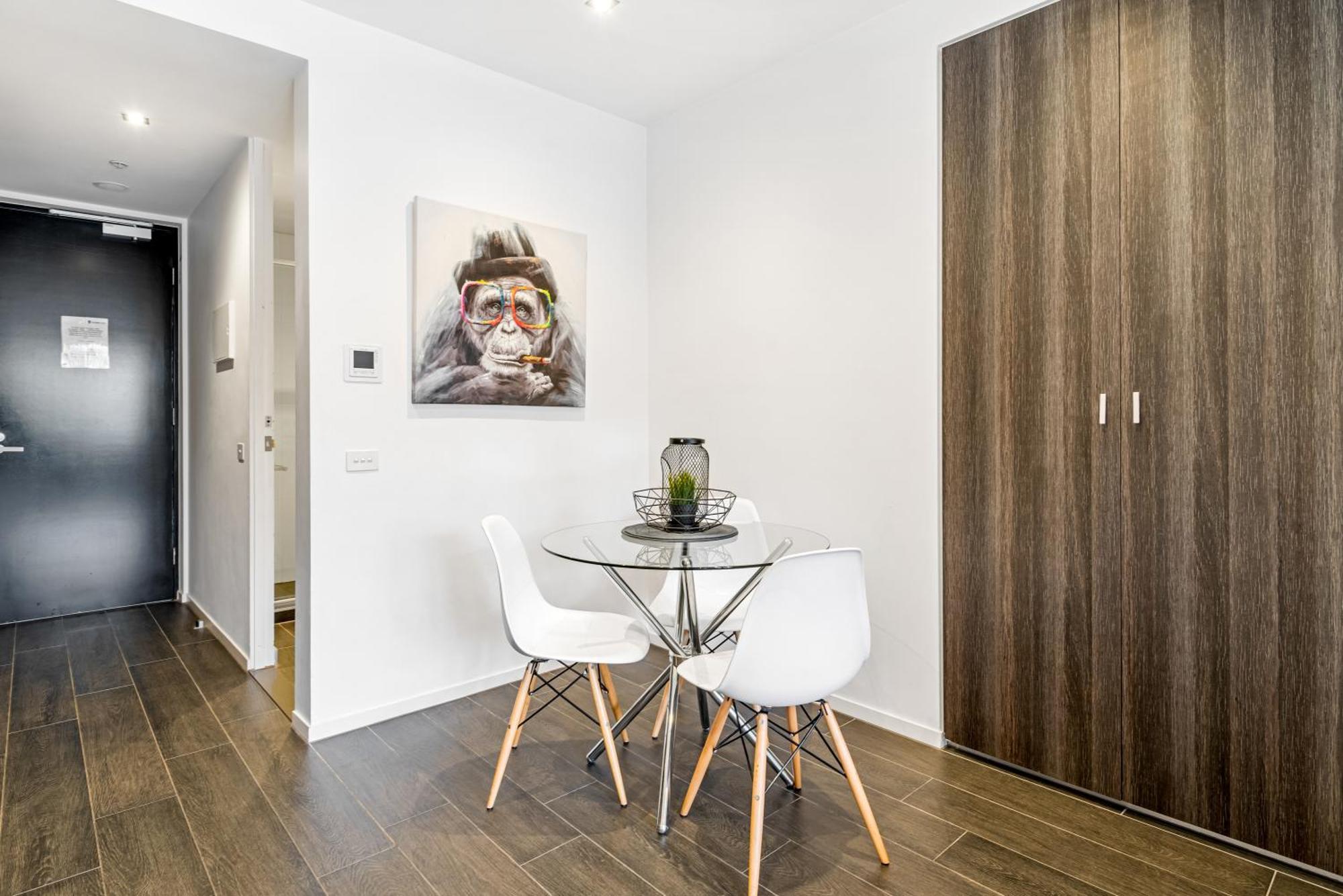 Complete Host Halo Apartments Melbourne Rum bild